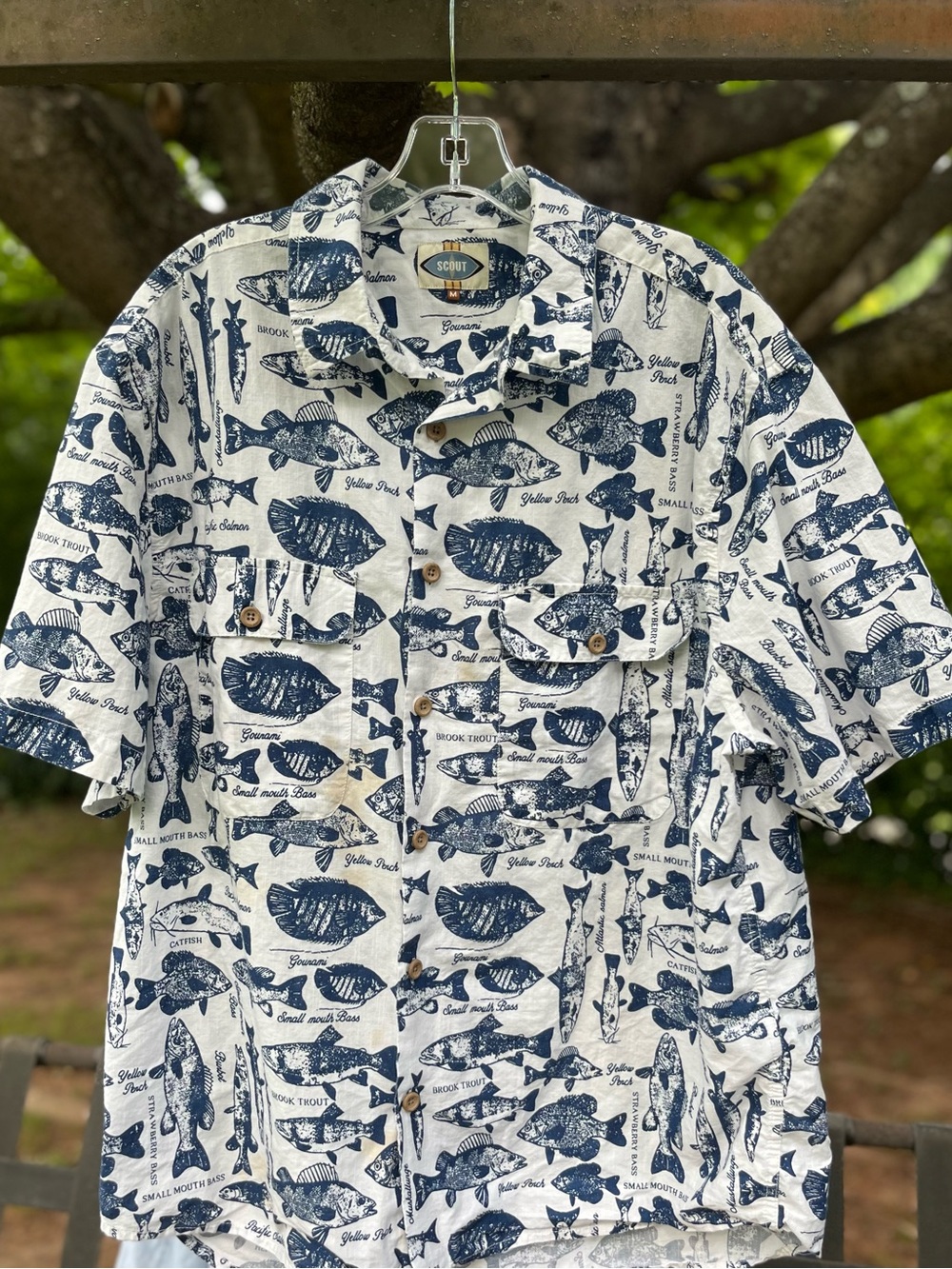 Scout White Mens Short-Sleeve Shirt with Navy Fish Print M